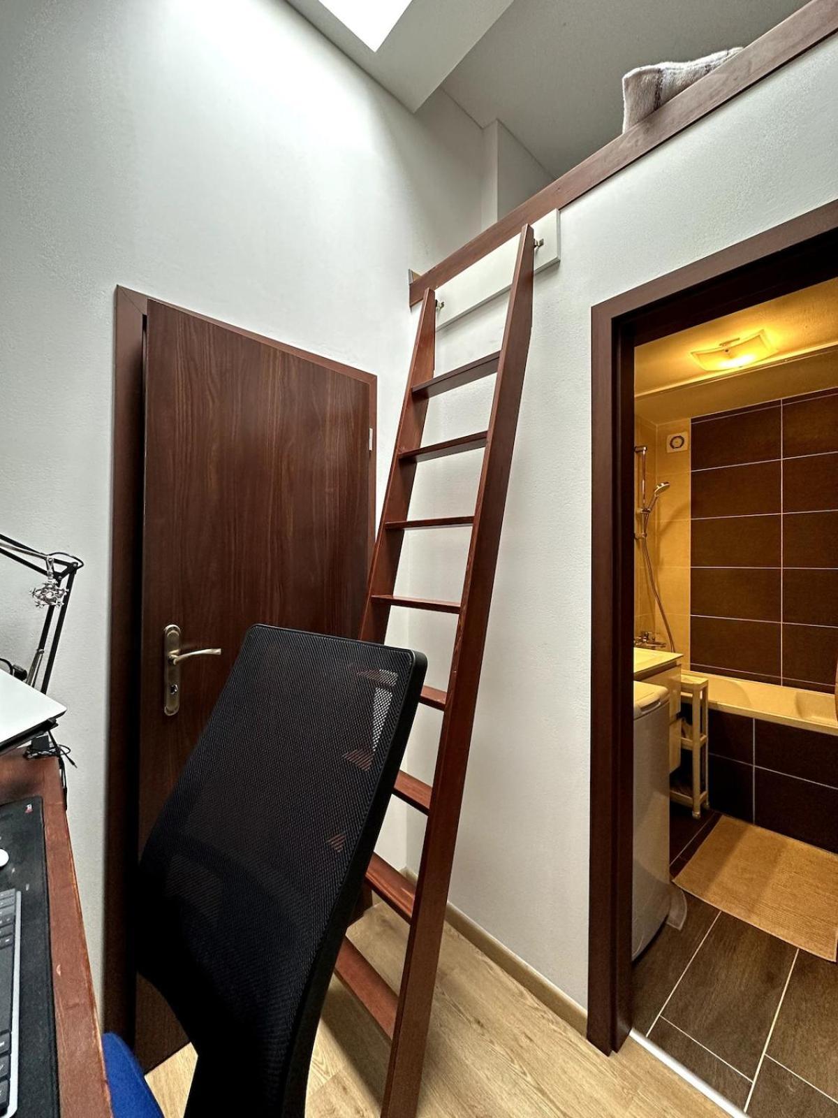 Cozy Penthouse In Old Town Bratysława